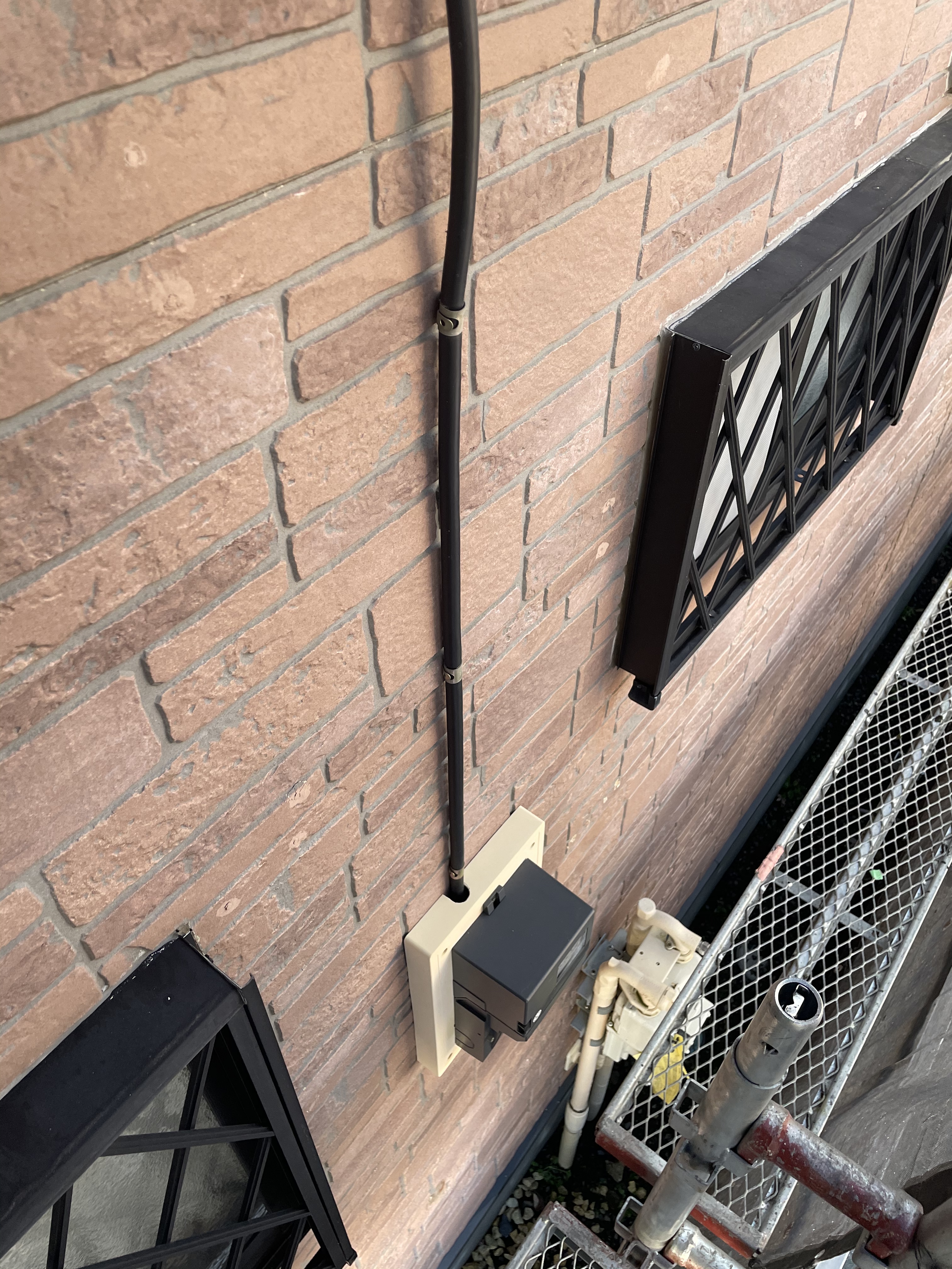 外壁についてる配線について【外壁塗装　越谷　埼玉】